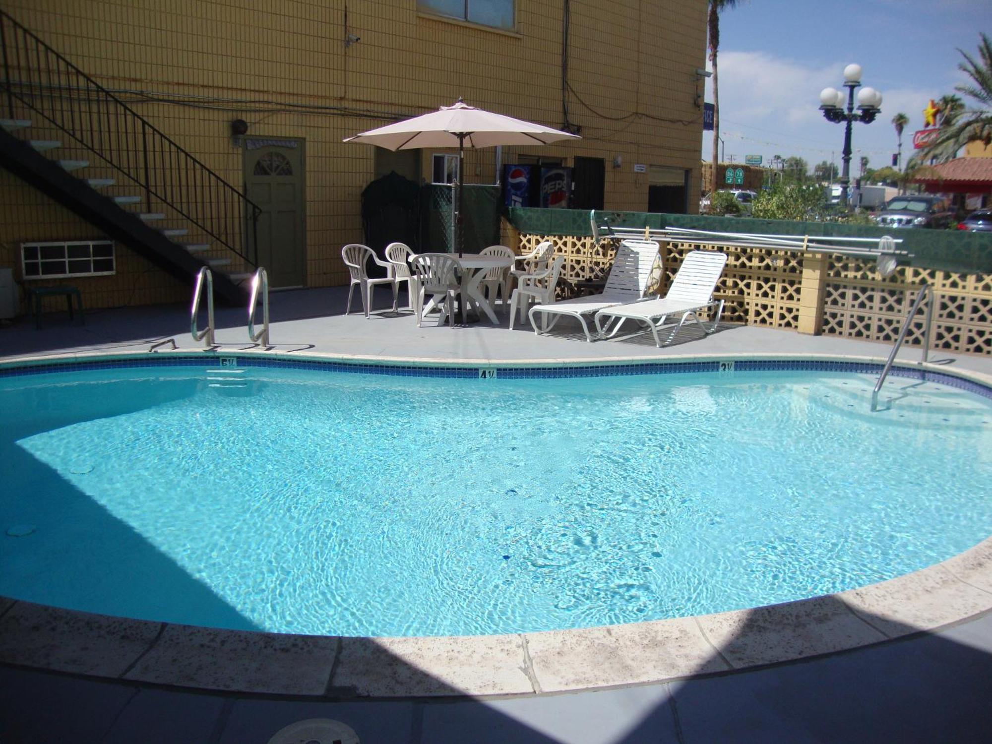 Townhouse Inn And Suites Brawley Ανέσεις φωτογραφία