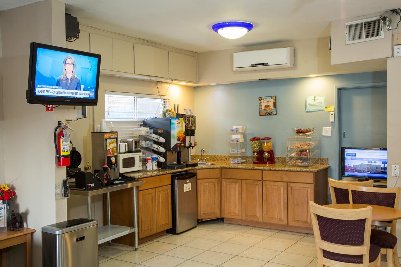 Townhouse Inn And Suites Brawley Εξωτερικό φωτογραφία