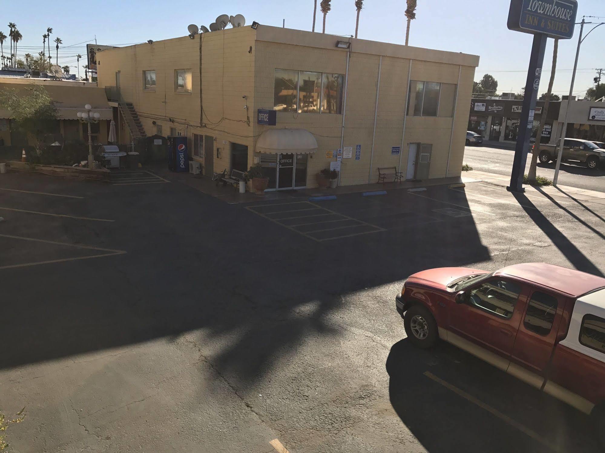 Townhouse Inn And Suites Brawley Εξωτερικό φωτογραφία