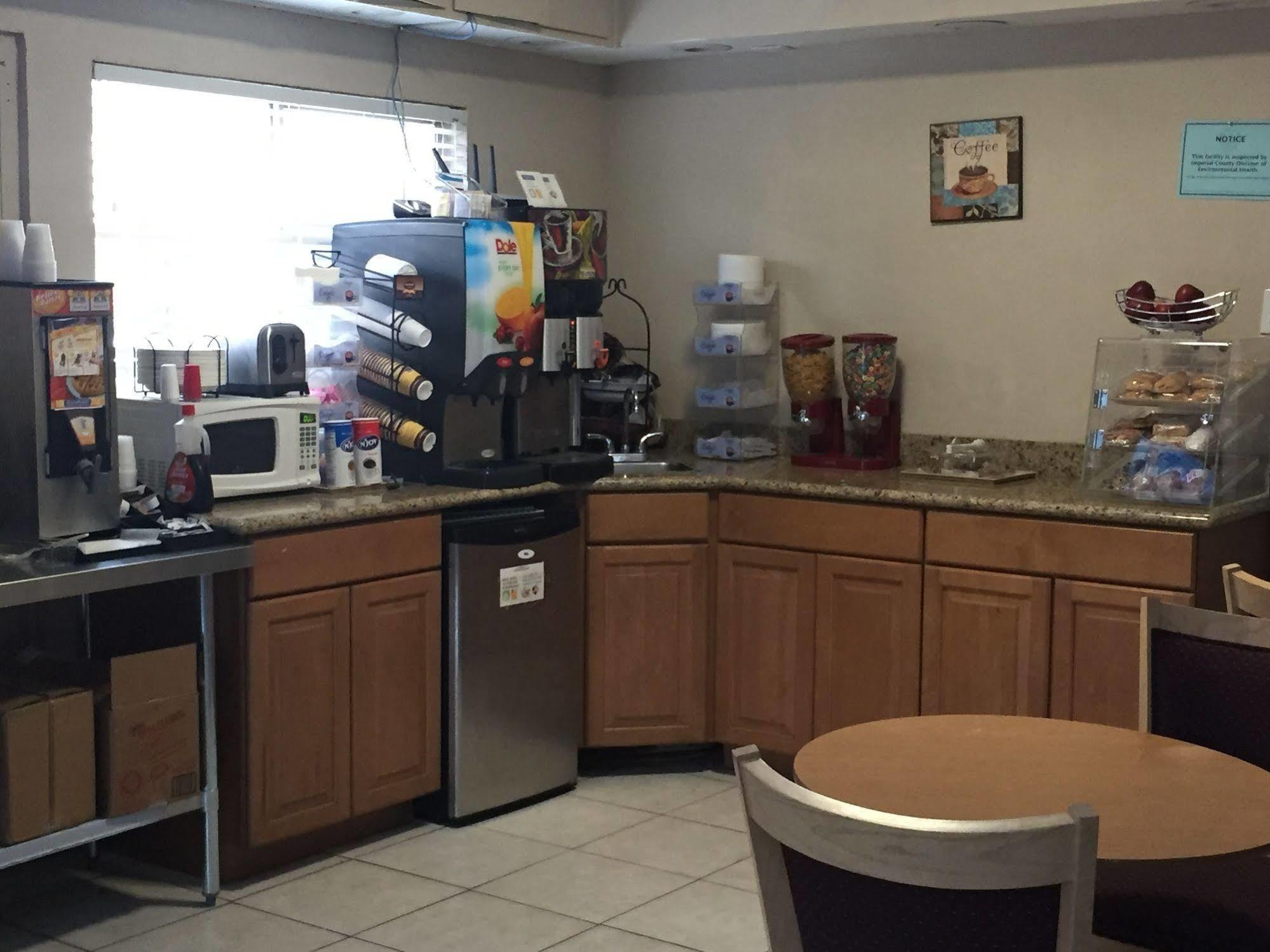 Townhouse Inn And Suites Brawley Εξωτερικό φωτογραφία